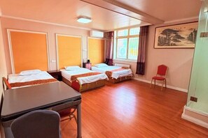 A hotel room with three beds, a desk, a chair, and a window with curtains. - Shijiazhuang Junting Express Hotel (Shijiazhuang)
