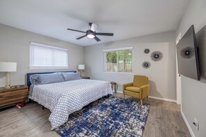 4 habitaciones, caja de seguridad en la habitación y escritorio 