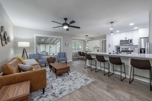 Een smart-tv en videogames