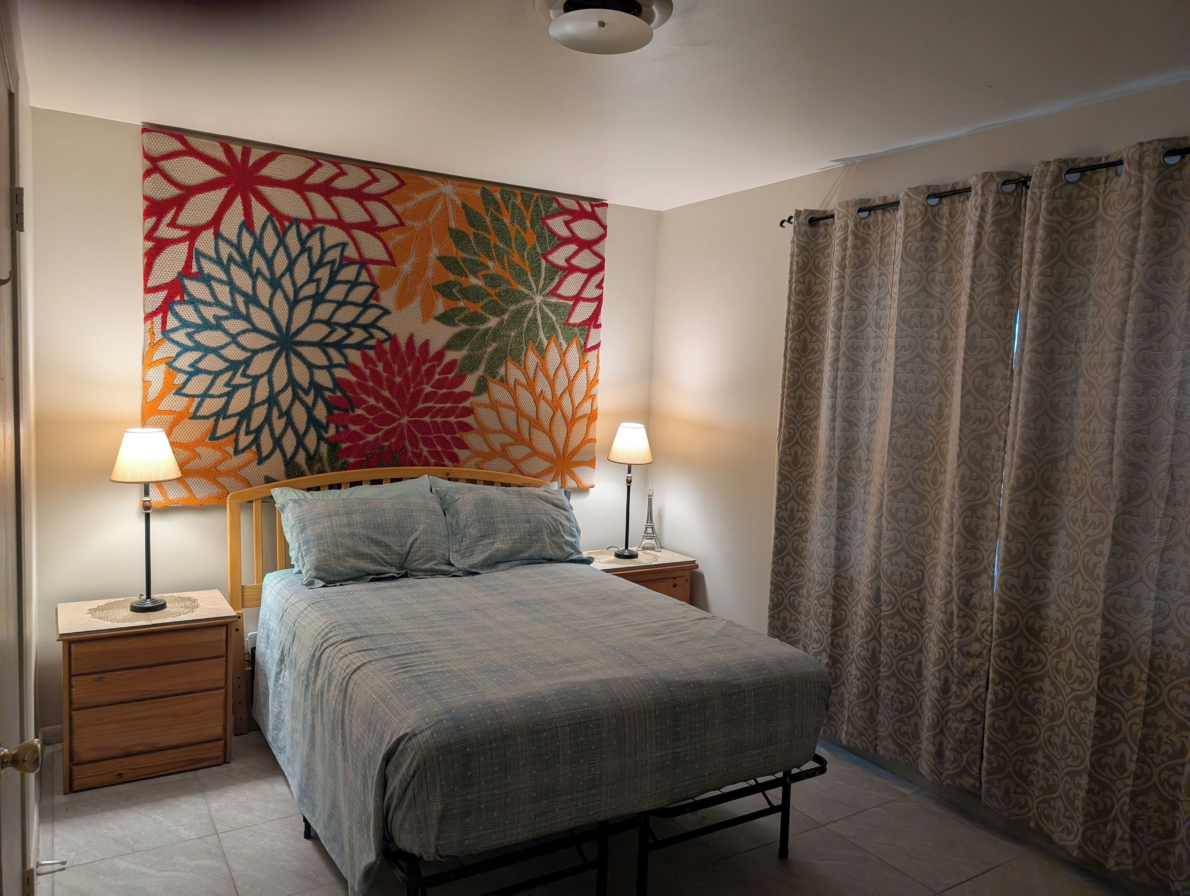 3 habitaciones, escritorio, tabla de planchar con plancha y wifi 