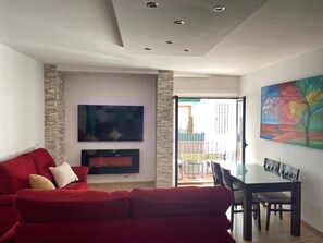 Smart TV, fireplace