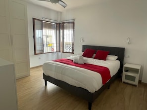 3 bedrooms, iron/ironing board, WiFi, bed sheets - 🌟 Exclusive Luxury Flat in the CENTER of CÓRDOBA with FREE GARAGE 🚗✨. (Córdoba)