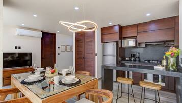 Fridge, microwave, oven, coffee/tea maker