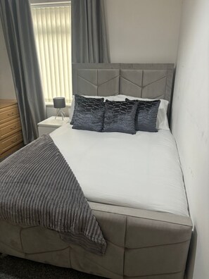 4 Schlafzimmer, Bügeleisen/Bügelbrett, WLAN, Bettwäsche