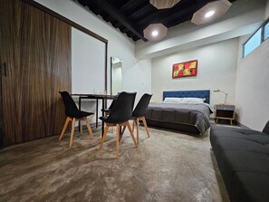 1 habitación, tabla de planchar con plancha y wifi