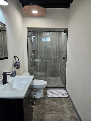 Hair dryer, towels, soap, toilet paper - Relaxed and private (Jiquilpan de Juárez)