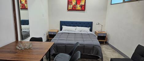 1 habitación, tabla de planchar con plancha y wifi