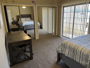 4 bedrooms, desk, iron/ironing board, free WiFi