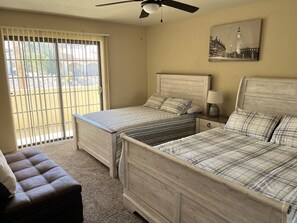 4 chambres, bureau, fer et planche à repasser, accès au Wi-Fi (inclus)