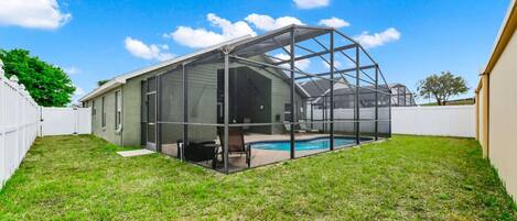 Een verwarmd zwembad