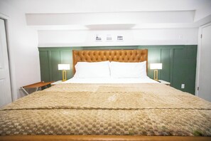 1 bedroom, desk, iron/ironing board, WiFi