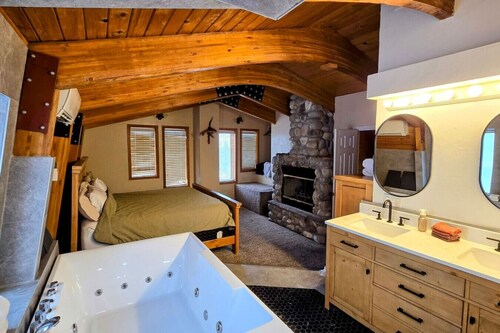 Park Ave Condo #7, Sauna+Hot Tub