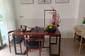 تناول الطعام