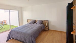 2 bedrooms, iron/ironing board, travel cot, bed sheets - Cosy, spacious house near Puy du Fou (La Boissière-de-Montaigu)