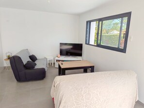 2 chambres, fer et planche à repasser, lit parapluie, draps fournis