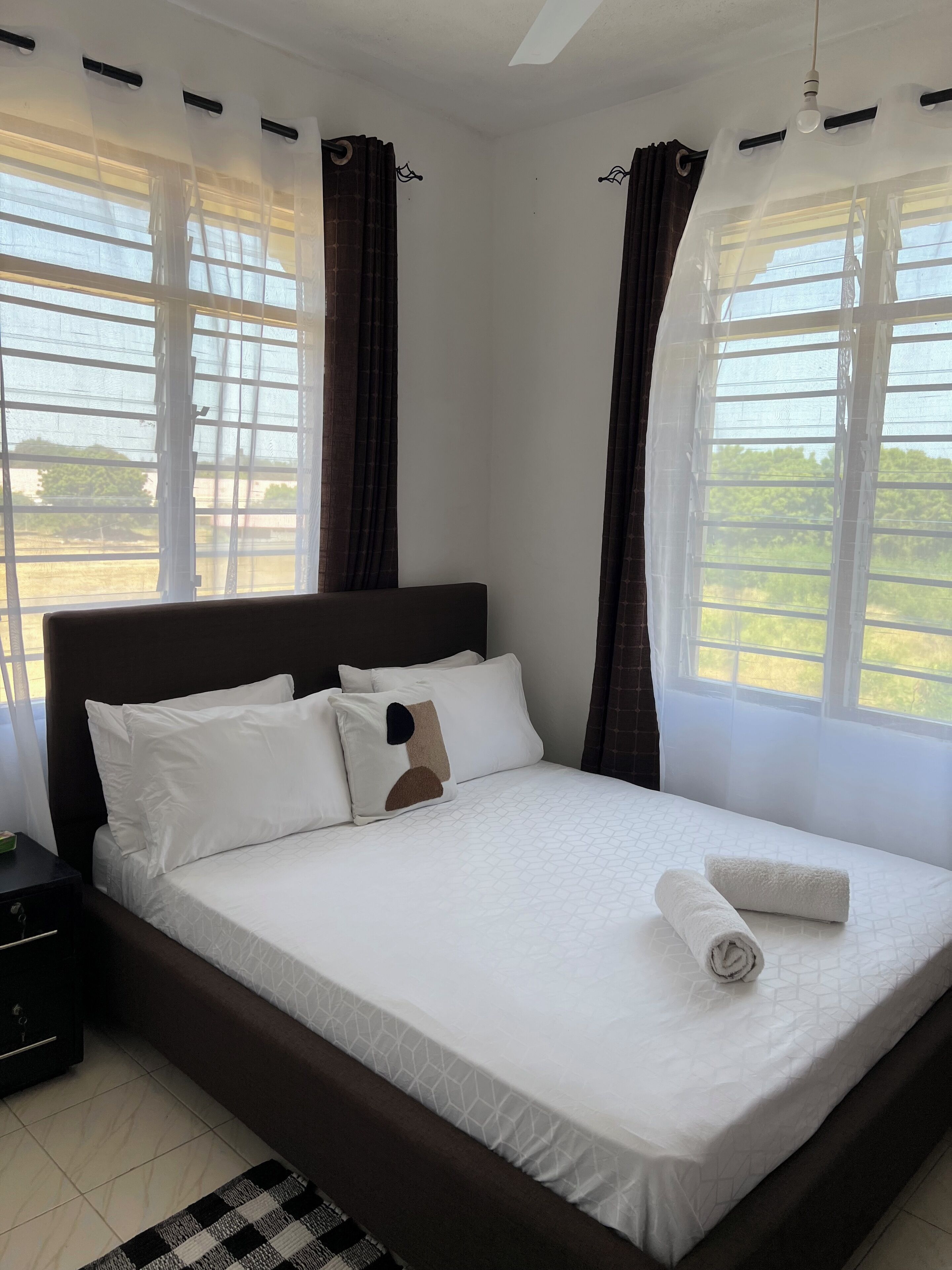 1 slaapkamer, een strijkplank/strijkijzer, wifi, beddengoed