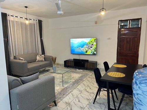 Spacious 1bedroom apartment in Nyali Mombasa /hotshower/washing machine /wifi