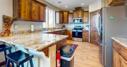 Comfortable home with ocean views, with private hot tub, deck, fireplace, WiFi