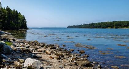 Charming 3-bedroom waterfront cottage in Tremont with spectacular sunsets.