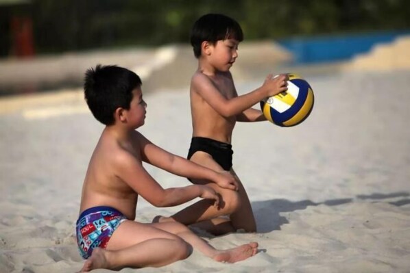 Outdoor pool - Sun City Huiyue Hotel (Daying)