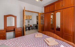 2 chambres, fer et planche à repasser, Wi-Fi gratuit, draps fournis