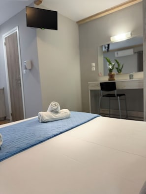 Basic Double Room - DOM SUITES (Daratsos)