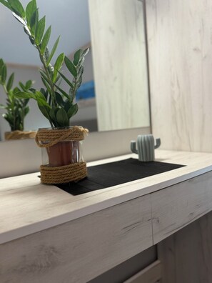 Shower, hair dryer, towels, soap - DOM SUITES (Daratsos)