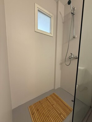 Basic Double Room | Bathroom | Shower, hair dryer, towels, soap