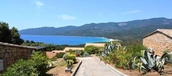 Villa 4 to5 pers T2 climatisée dans résidence vue mer *** piscine chauffée.
