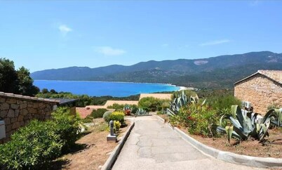 Villa 4 to5 pers T2 climatisée dans résidence vue mer *** piscine chauffée.