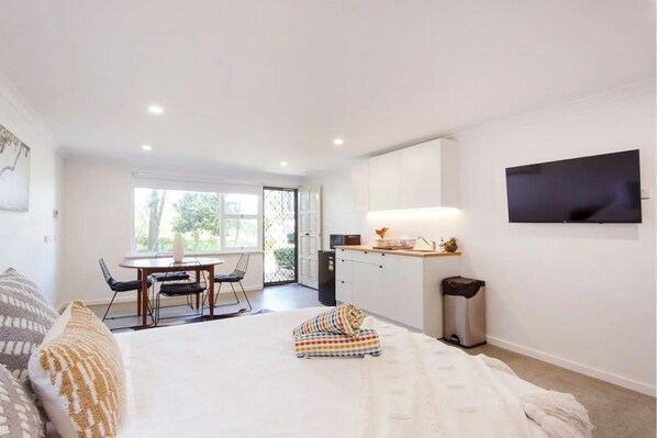1 bedroom, WiFi, bed sheets