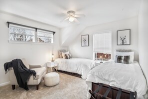 4 bedrooms, iron/ironing board, WiFi, bed sheets