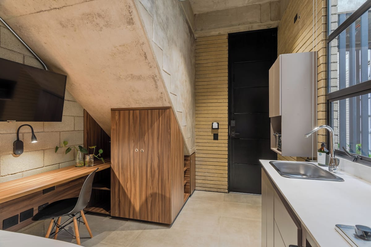 Desk, laptop workspace, iron/ironing board, free WiFi