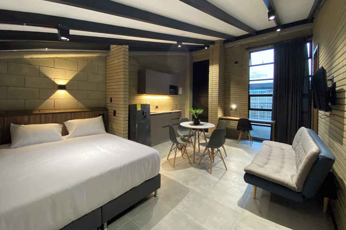 Exclusive Studio | Desk, laptop workspace, iron/ironing board, free WiFi