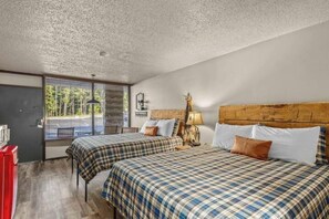 Iron/ironing board, WiFi, bed sheets - 2 Queen Beds WIFI 50" Roku TV Salt Water Pool (Eureka Springs)