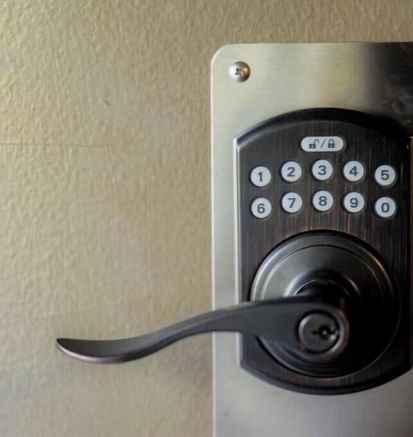 Miscellaneous - 2 Queen Beds WIFI 50" Roku TV Salt Water Pool (Eureka Springs)