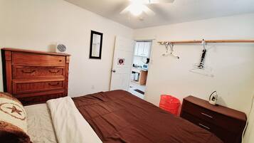 1 bedroom, bed sheets