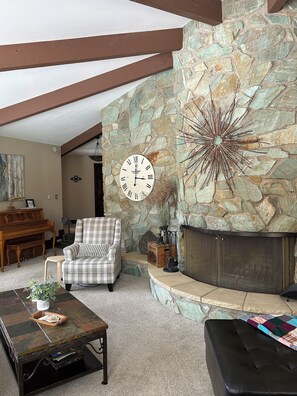 Interior - Country home 10 minutes from AFA North Gate (Colorado Springs)