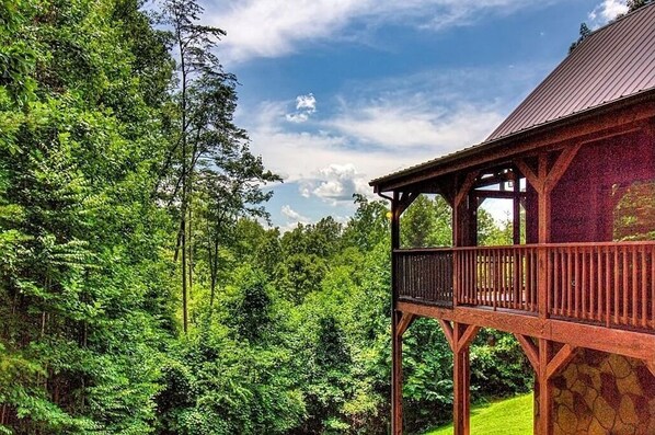 Property grounds - Dolly's Escape - Relax & Unwind! (Sevierville)