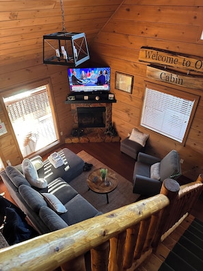 Smart TV, fireplace, video games - Dolly's Escape - Relax & Unwind! (Sevierville)