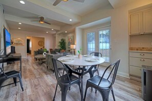 House | 3 bedrooms - Golf Cart Zone Walk or Ride to Beach Patio BBQ Salty Sunshine A (Port Aransas)