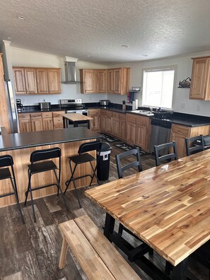 Micro-ondes, four, plaque de cuisson, lave-vaisselle