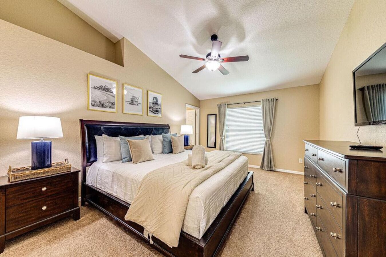4 bedrooms, desk, iron/ironing board, travel cot