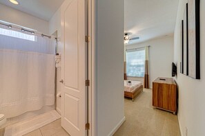 5 quartos, ferros/tábuas de passar roupa, berço de viagem, Wi-Fi