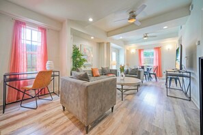 Interior - Golf Cart Zone, Walk or Ride to Beach Patio + BBQ Salty Sunshine #A (Port Aransas)