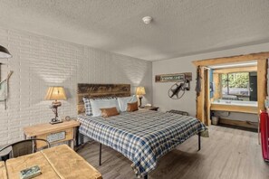 Tabla de planchar con plancha, wifi y ropa de cama 