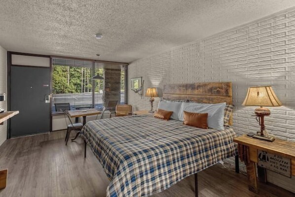 Tabla de planchar con plancha, wifi y ropa de cama 