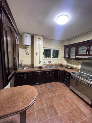 Private kitchen - Chic Cairo Apartment (Giza)