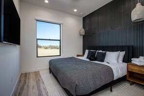 House | 3 bedrooms - Luxe Modern Escape w Pool Hot Tub Firepit Desert View Lassen by Avantstay (Twentynine Palms)