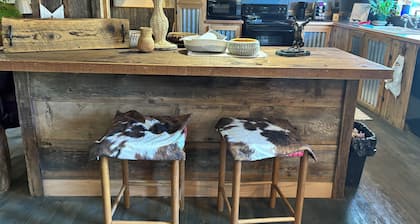 Beautiful remodeled 3-bedroom bunkhouse. Family/Pet friendly. Lots of amenities.
